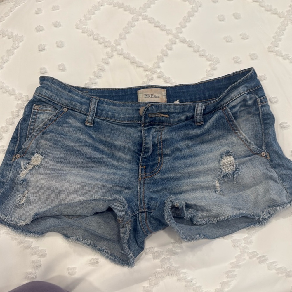 Buckle BKE demon distressed shorts